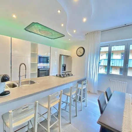 Luxury Apartment, A Pochi Passi Dal Centro Storico Di Апартаменты