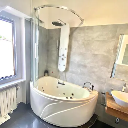 Luxury Apartment, A Pochi Passi Dal Centro Storico Di Апартаменты